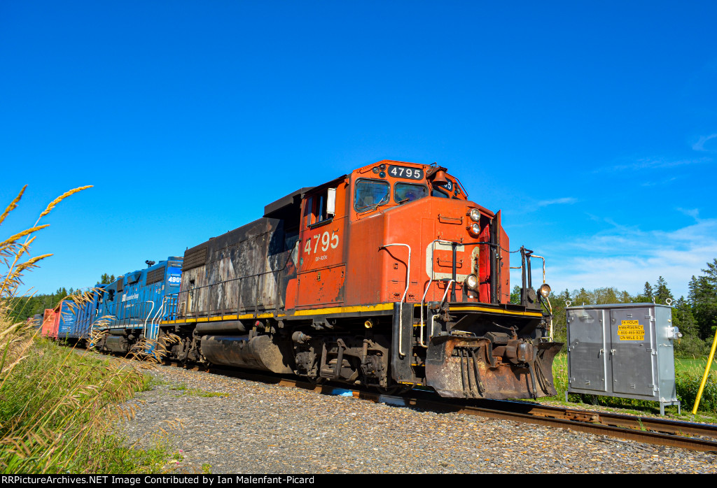 CN 4795 in Saint-Leonard